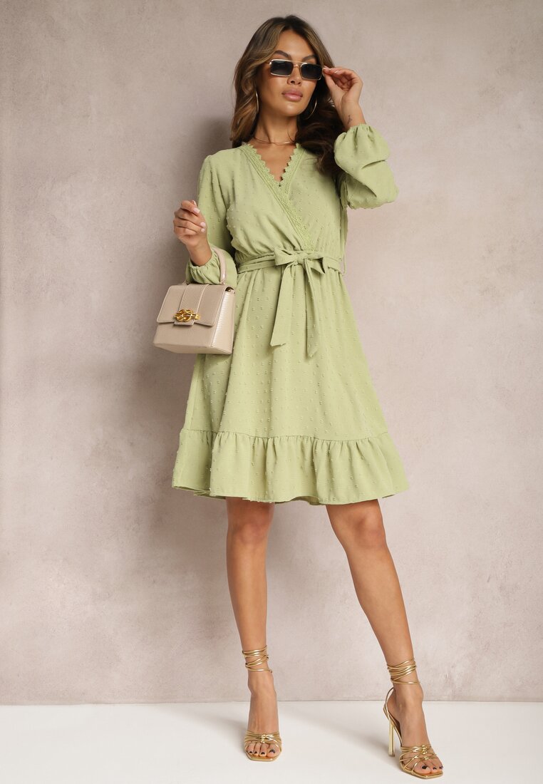Zielona Mini Sukienka Rozkloszowana z Paskiem Materiałowym z Tkaniny Plumeti Digia