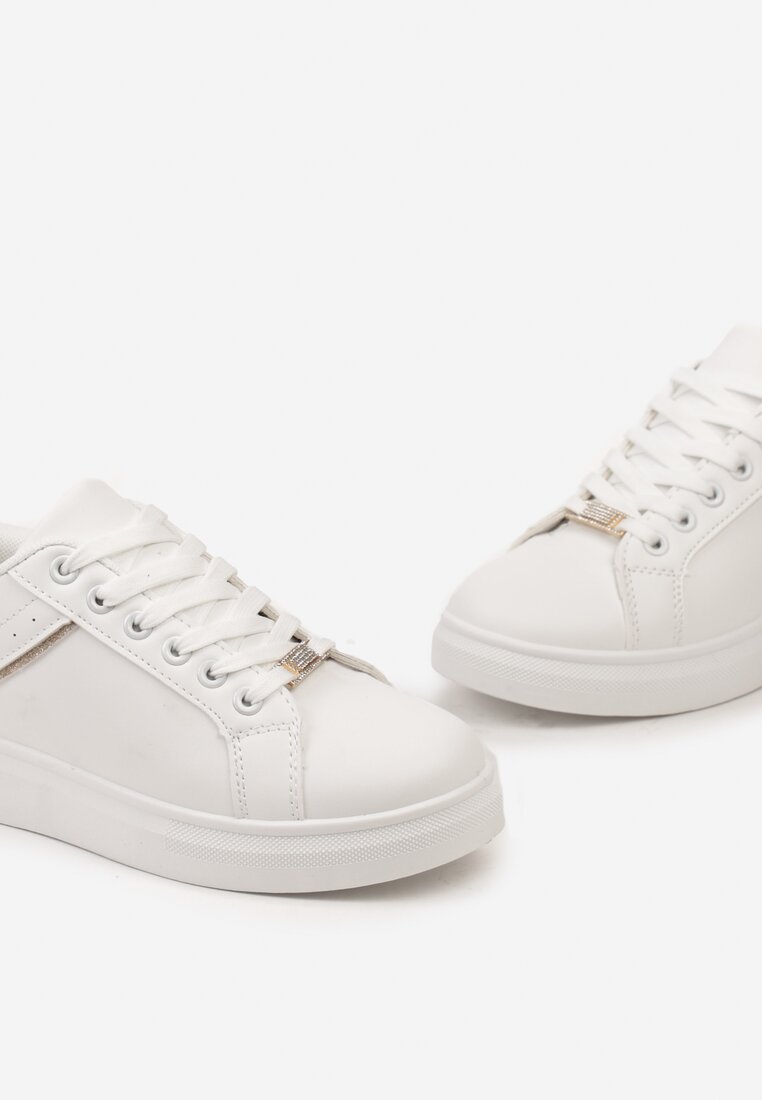 Biało-Złote Sznurowane Sneakersy z Ekoskóry z Błyszczącym Detalem Marnitta
