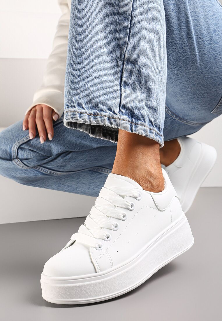 Białe Sneakersy na Platformie Ozdobione Kontrastową Wstawką Aviasta