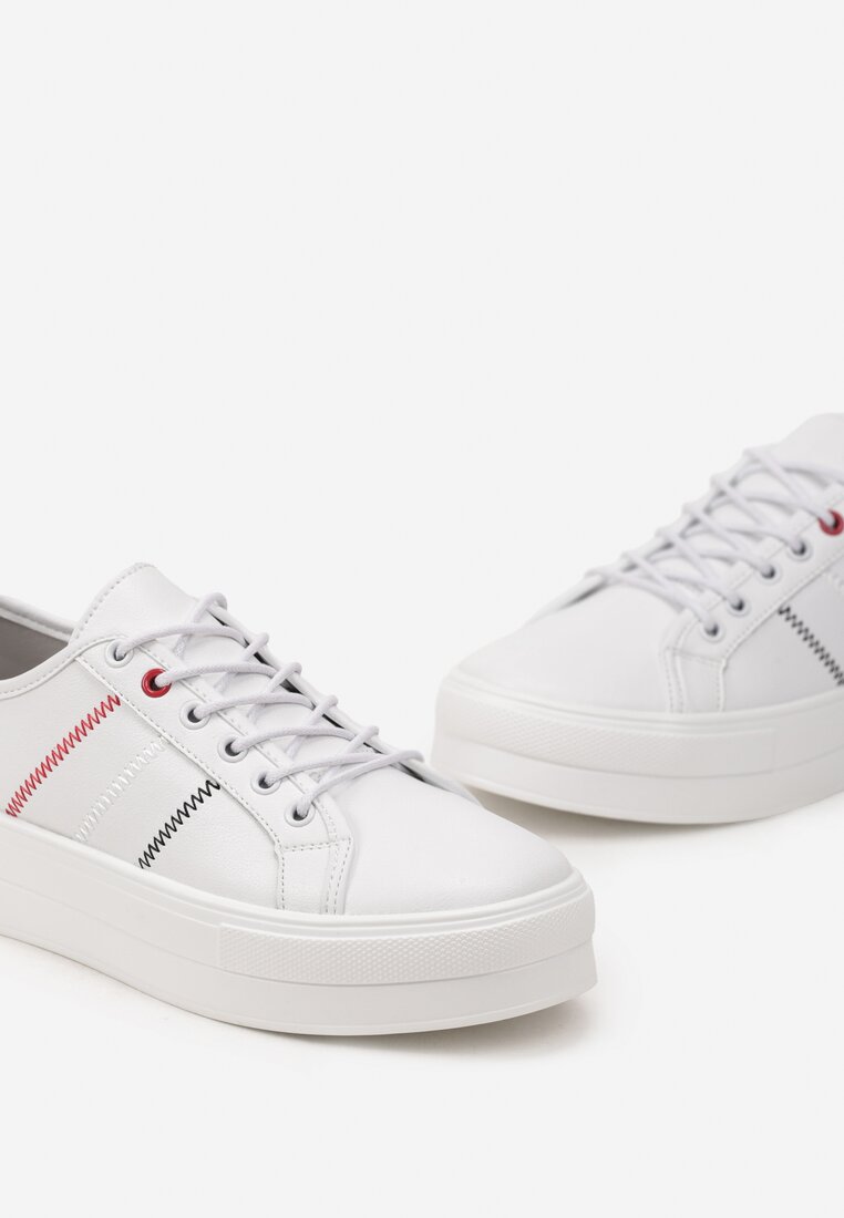 Białe Sznurowane Sneakersy ze Skóry Naturalnej z Przeszyciami i Metaliczną Wstawką  Klefamia