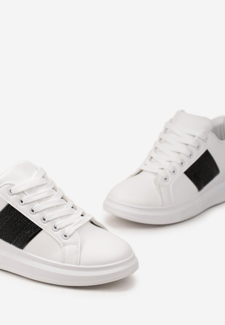 Sneakerși Alb-Negri cu Inserții Metalice și Pietre pe Talpă Groasă Wirela