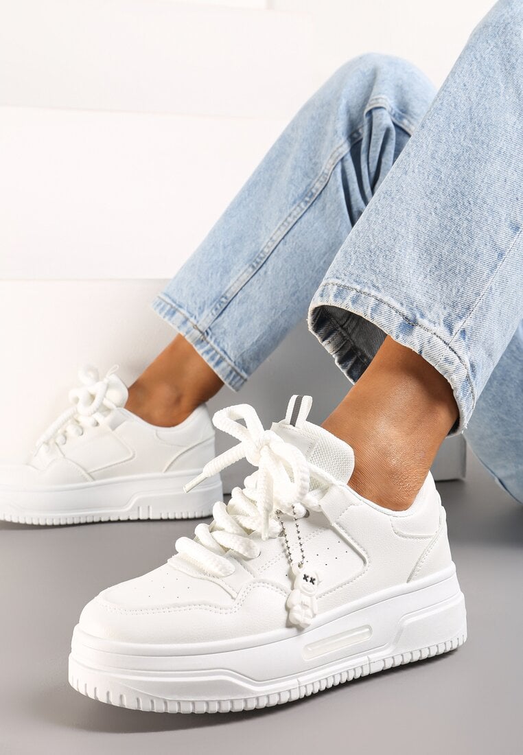 Sneakerși Albi cu Perforatie și Decorațiune Detașabilă din Cauciuc Ursuleț Ildeos