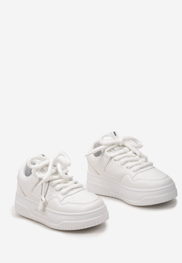 Sneakerși Albi cu Perforatie și Decorațiune Detașabilă din Cauciuc Ursuleț Ildeos