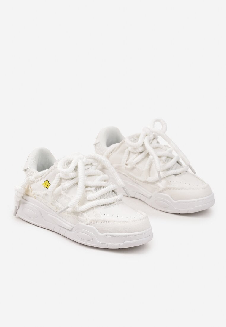 Białe Sneakersy z Perforacją i Materiałowymi Wstawkami z Ozdobnym Sznurowaniem Luneth