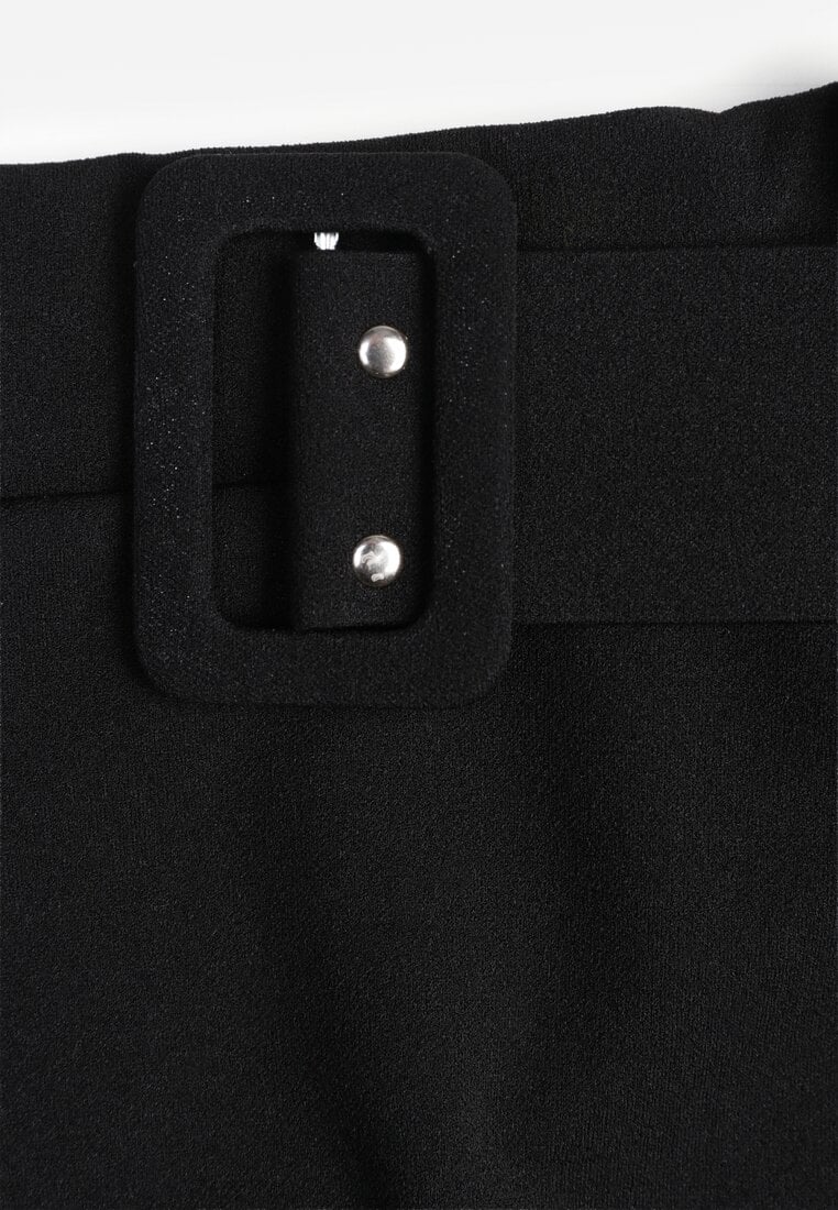 Czarna Rozkloszowana Spódnica Maxi z Paskiem i Klamrą Adlirca