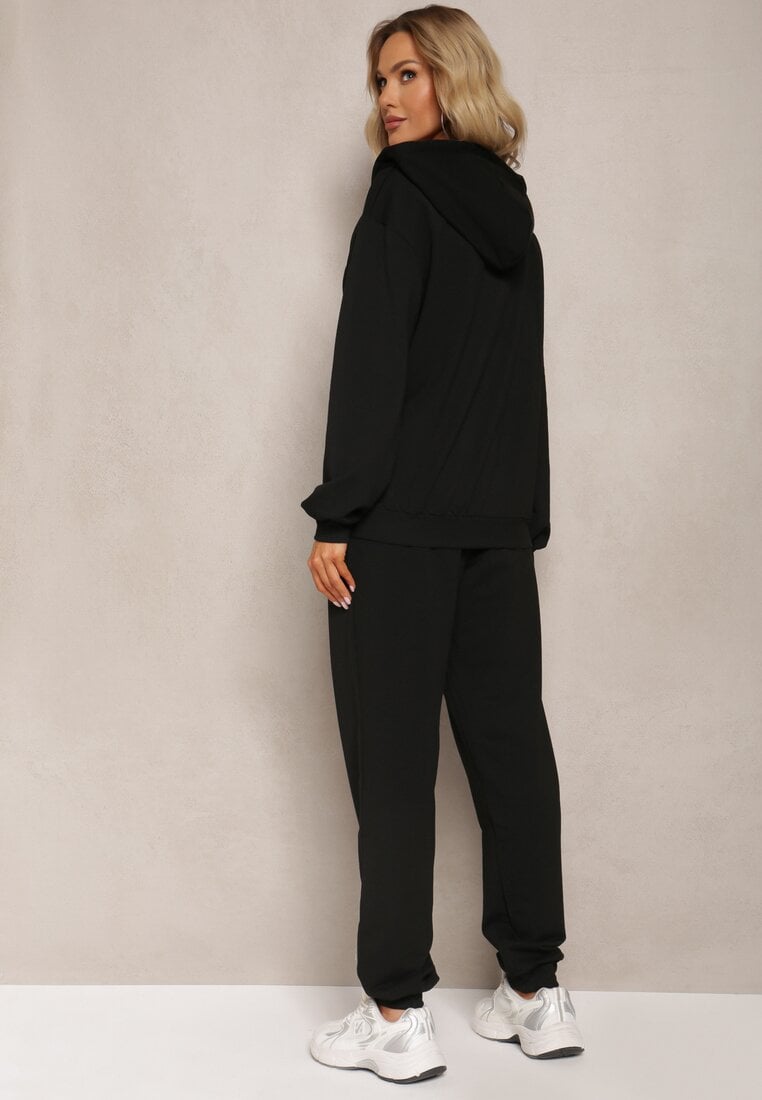 Czarny Komplet Dresowy z Zasuwaną Bluzą z Kapturem i Spodniami Joggerami z Drobnymi Napisami Rosaluna
