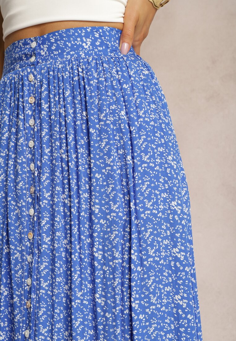 Niebieska Maxi Spódnica Rozkloszowana w Kwiaty z Guzikami Kessame