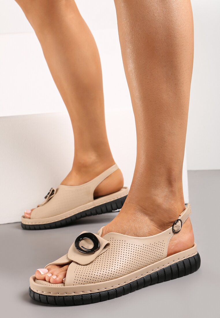 Beżowe Skórzane Sandały z Drobną Perforacją i Okrągłą Klamerką Rineria