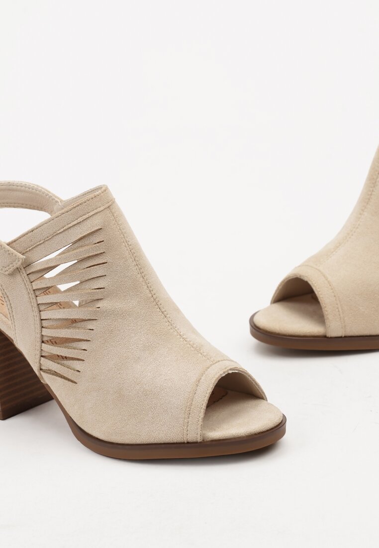 Sandale bej Peep Toe cu toc și decupaje decorative cu cataramă Riavia