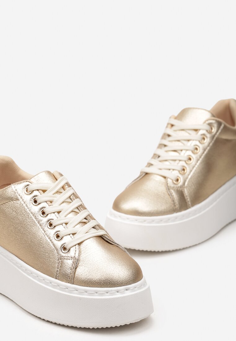 Złote Sneakersy na Modnej Platformie Broida