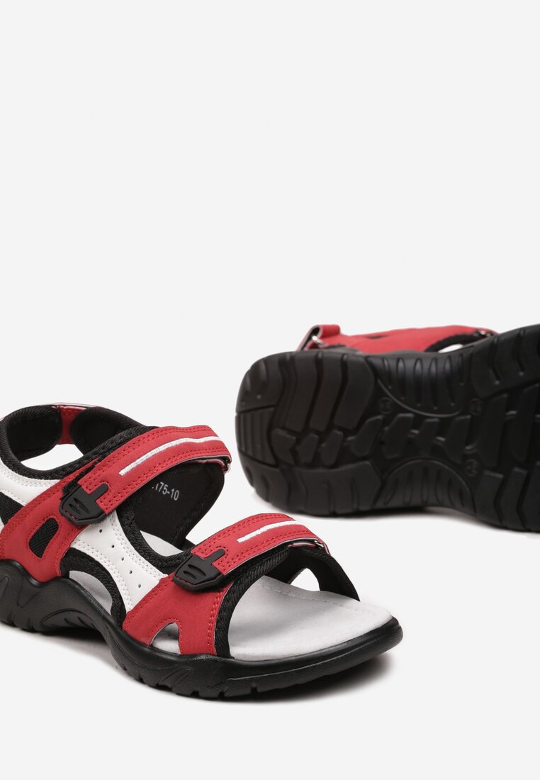 Czerwono-Czarne Sandały z Nieregularną Podeszwą Skórzaną Wkładką i Zapięciem na Rzepy Casiarda