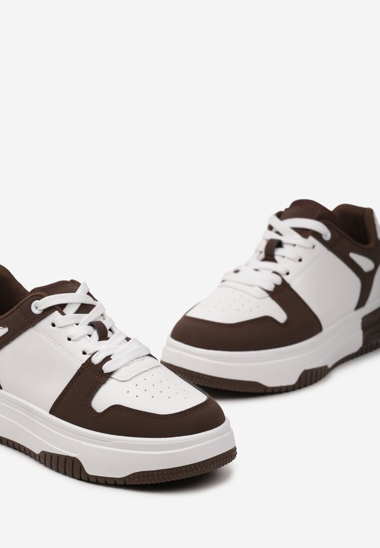Brązowo-Białe Sneakersy Ozdobione Perforacją i Przeszyciami na Platformie Fradania
