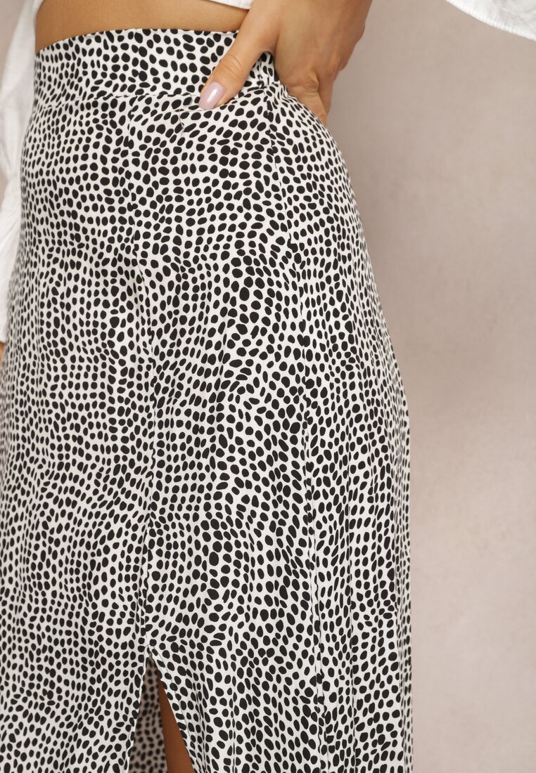 Biało-Czarna Rozkloszowana Spódnica w Print z Ozdobnym Rozcięciem z Boku Leafa