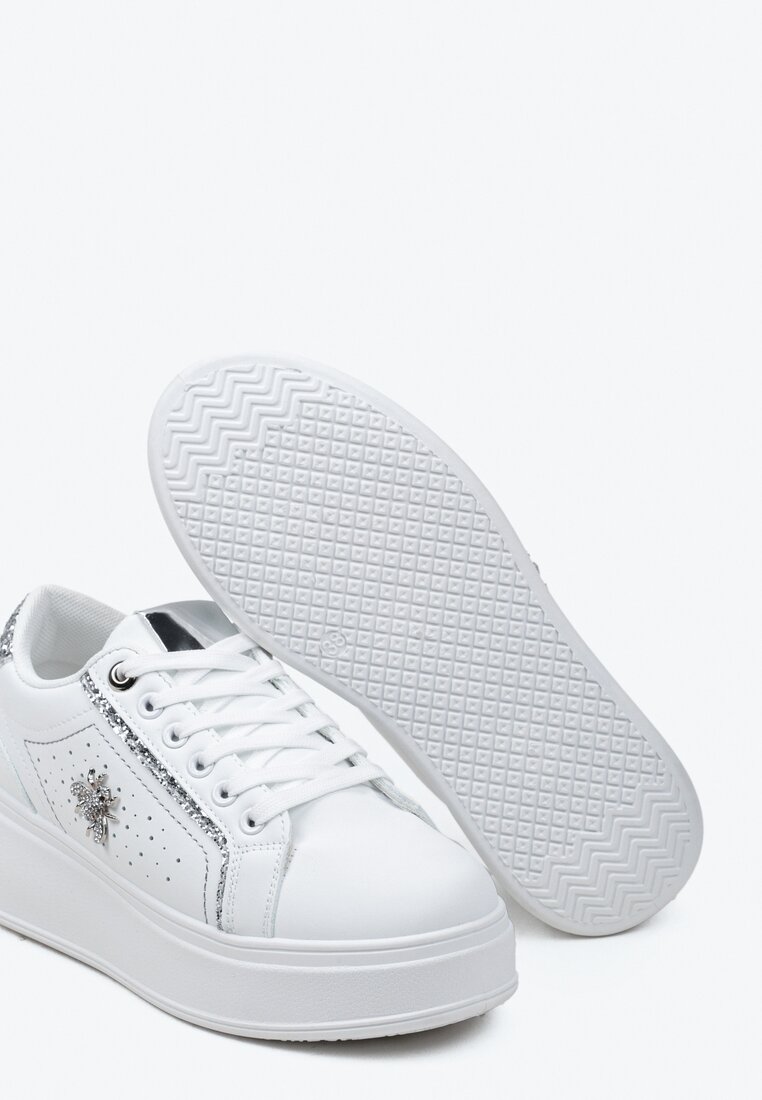 Białe Sneakersy na Platformie z Metaliczną Ozdobą w Kształcie Owada i Brokatem Lientia