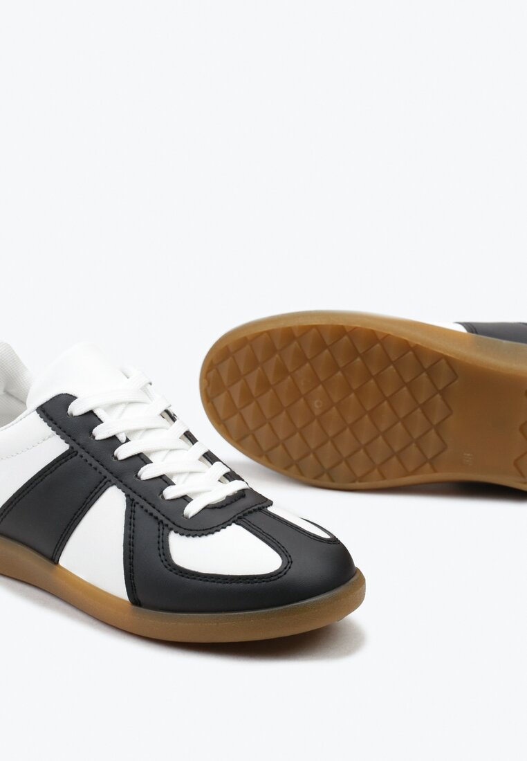 Czarno-Białe Sneakersy Tenisówki z Ozdobnymi Przeszyciami Sumina