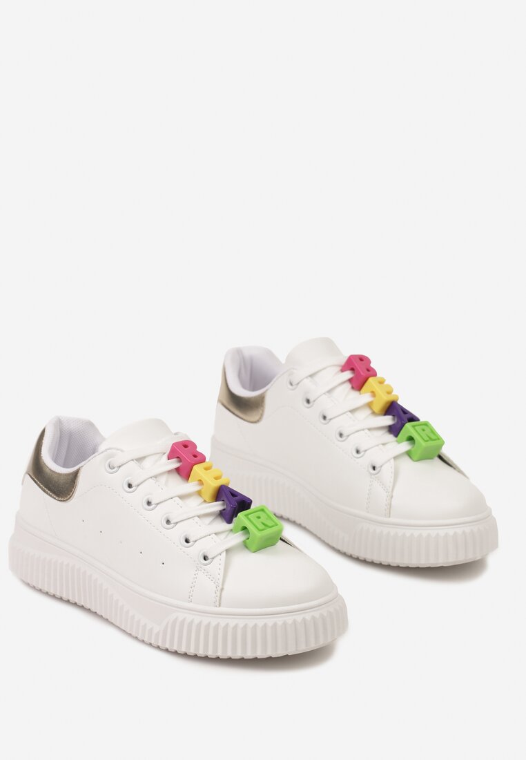 Biało-Złote Sneakersy na Niskiej Platformie z Kolorowymi Aplikacjami na Sznurówkach Lasteria