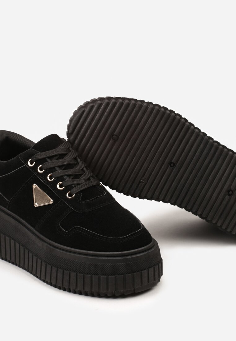 Czarne Sneakersy na Wysokiej Platformie Ozdobione Aplikacją z Boku Letcese