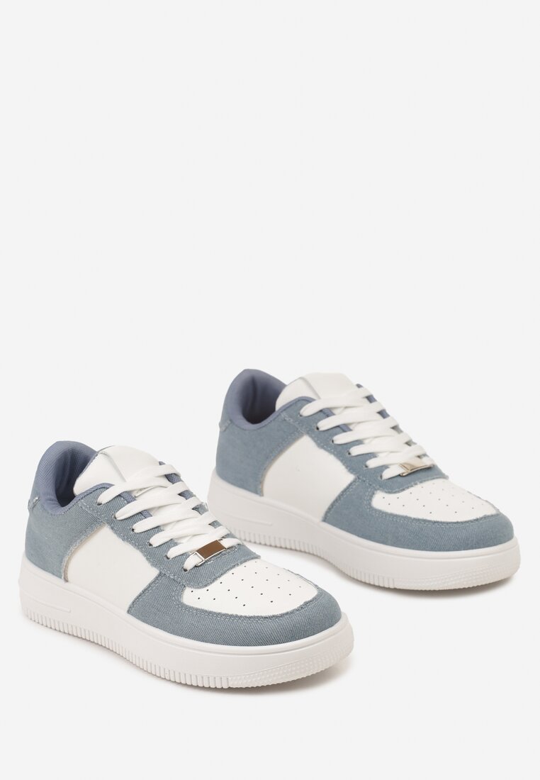 Biało-Niebieskie Klasyczne Sneakersy z Perforacją i Sznurowaniem Natessu