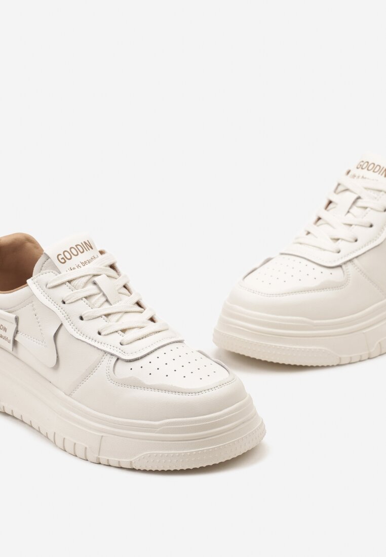Beżowo-Brązowe Skórzane Sneakersy na Platformie Ozdobione Naszywką i Perforacją Ululas