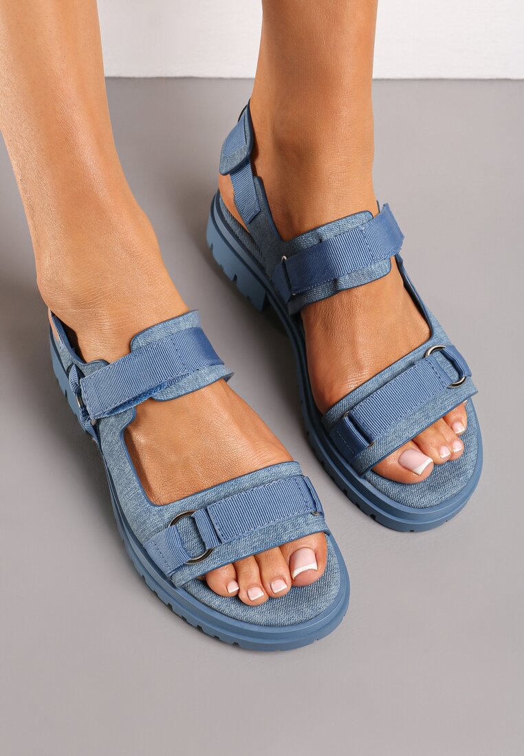 Niebieskie Sandały z Ozdobnymi Paskami i Klamrami Minamas