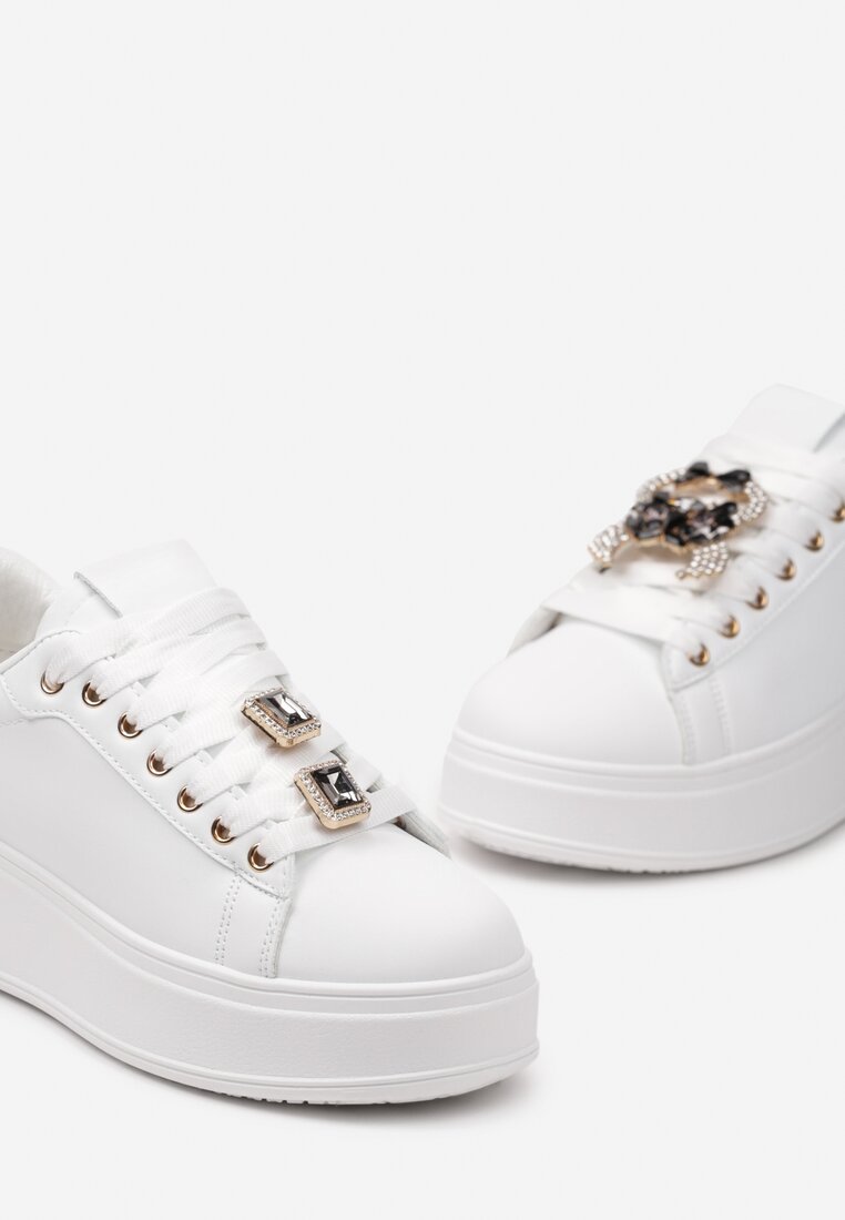 Biało-Czarne Sneakersy z Platformą i Odpinanymi Biżuteryjnymi Aplikacjami na Sznurówkach Tamaki