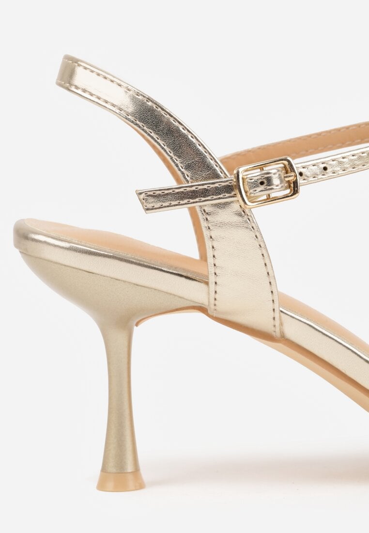 Sandale aurii din imitație de piele pe toc mic cu cataramă Marique