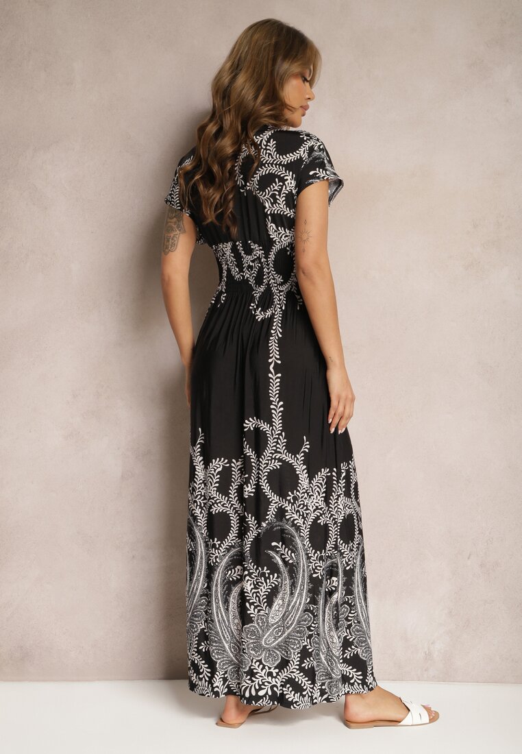 Czarna Sukienka w Ornamentalny Wzór z Gumką w Talii i Kopertowym Dekoltem Lamera