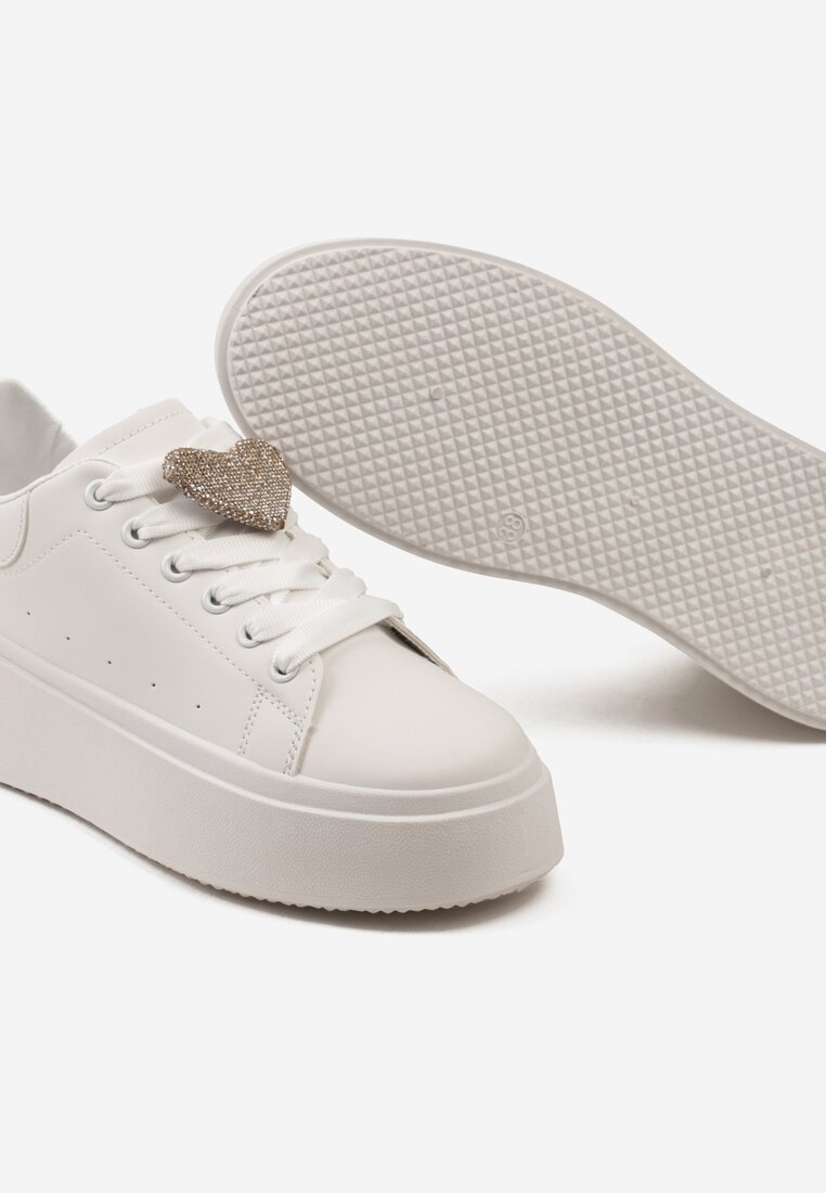 Białe Wiązane Casualowe Sneakersy na Platformie z Cyrkoniami i Metalową Aplikacją Illita