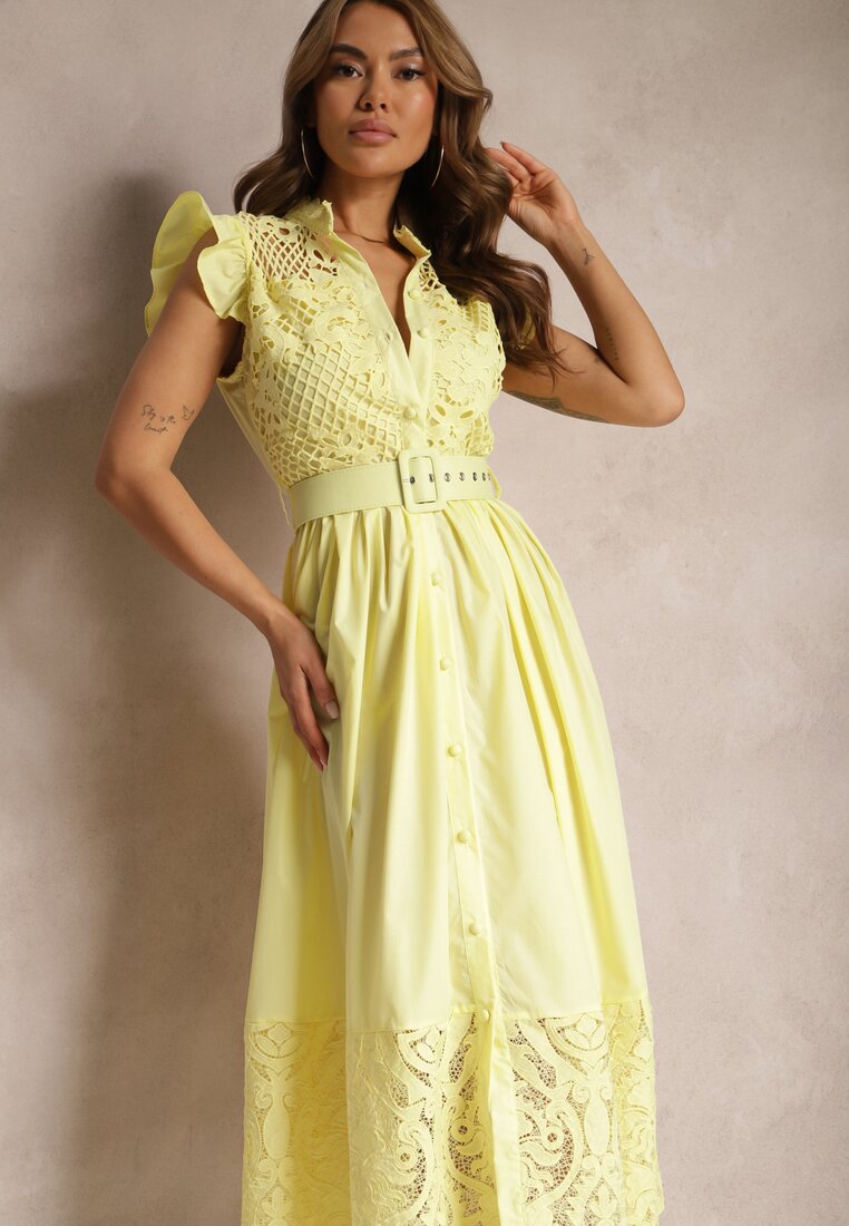 Żółta Koszulowa Sukienka z Ażurowym Zdobieniem i Paskiem z Prostokątną Klamrą Trika