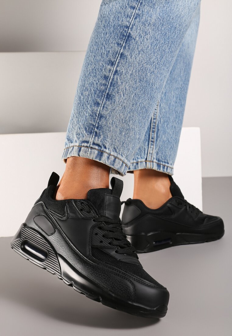 Czarne Sneakersy z Ekoskóry ze Sznurowaniami i Podeszwą Typu Air Walana