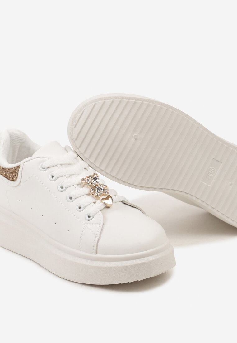 Biało-Złote Płaskie Sneakersy za Kostkę ze Sznurowaniami Ozdobione Aplikacjami i Cyrkoniami Quenalia