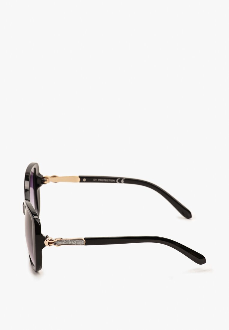 Czarne Casualowe Okulary Przeciwsłoneczne Wykończone Metalicznym Zdobieniem Cleasa