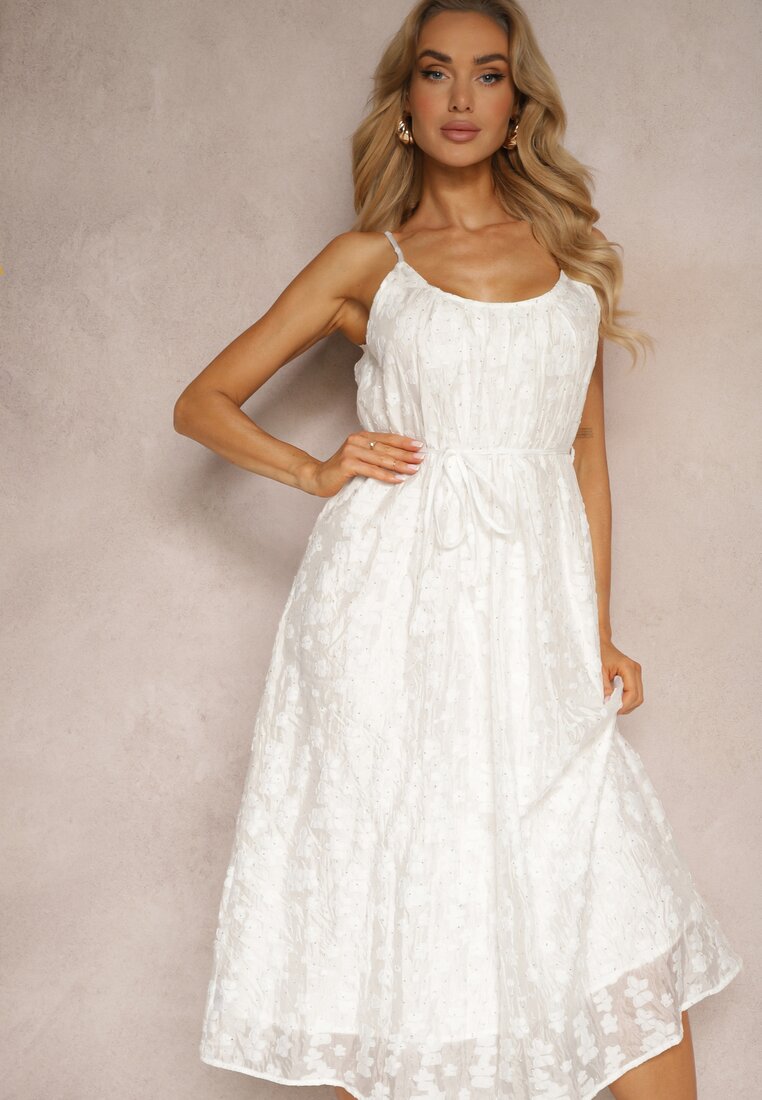 Biała Rozkloszowana Sukienka na Ramiączkach z Materiałowym Paskiem Zdobiona Cyrkoniami Torolia