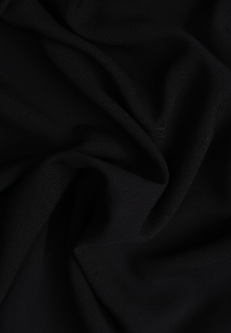 Czarna Casualowa Sukienka z Wiskozy o Prostym Kroju z Ramiączkami z Regulacją Wilantia