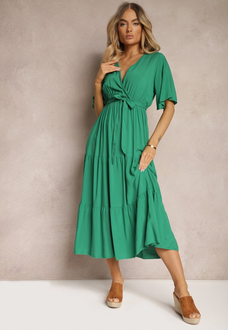 Zielona Bawełniana Kopertowa Sukienka z Paskiem i Gumką w Talii Ozdobiona Falbanką Krisan