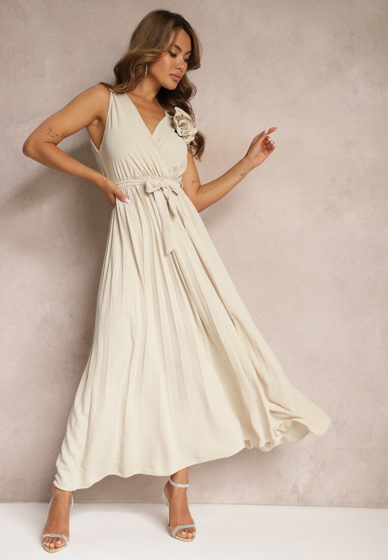 Rochie de Cocktail Bej Pliată cu Broșă Florală Curea și Elastic în Talie Viknna