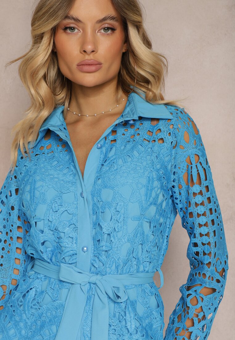 Rochie tip cămașă albastră mini din dantelă ajurată cu cordon Norila