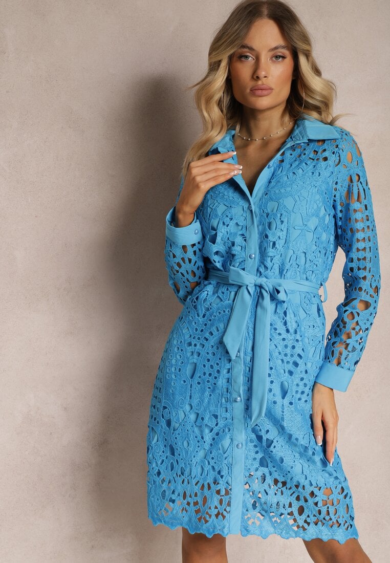 Rochie tip cămașă albastră mini din dantelă ajurată cu cordon Norila