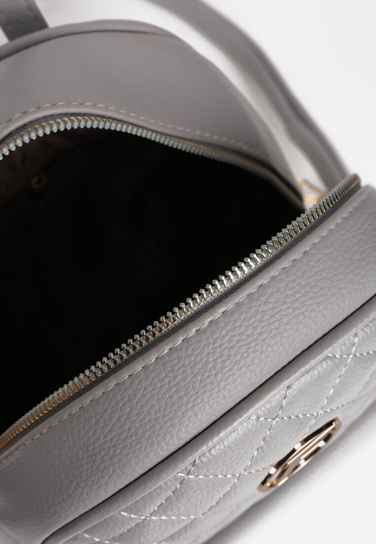 Rucsac Gri Matlasat cu Barete Detașabile Ornamented cu Aplicatie Metalică Weratia