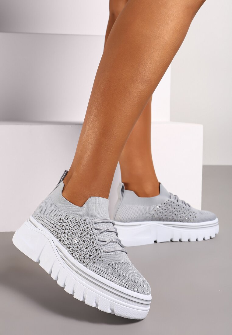 Sneakers Gri cu Partea Superioară Elastică și Perforații Decorative pe Talpă Groasă Frilifea