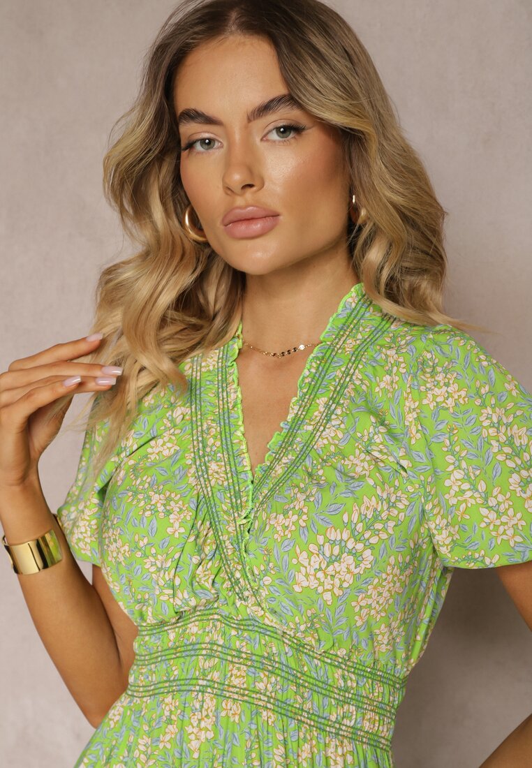 Rochie trapezoidală verde deschis din bumbac cu mâneci bufante, volane și elastic în talie Vimayana
