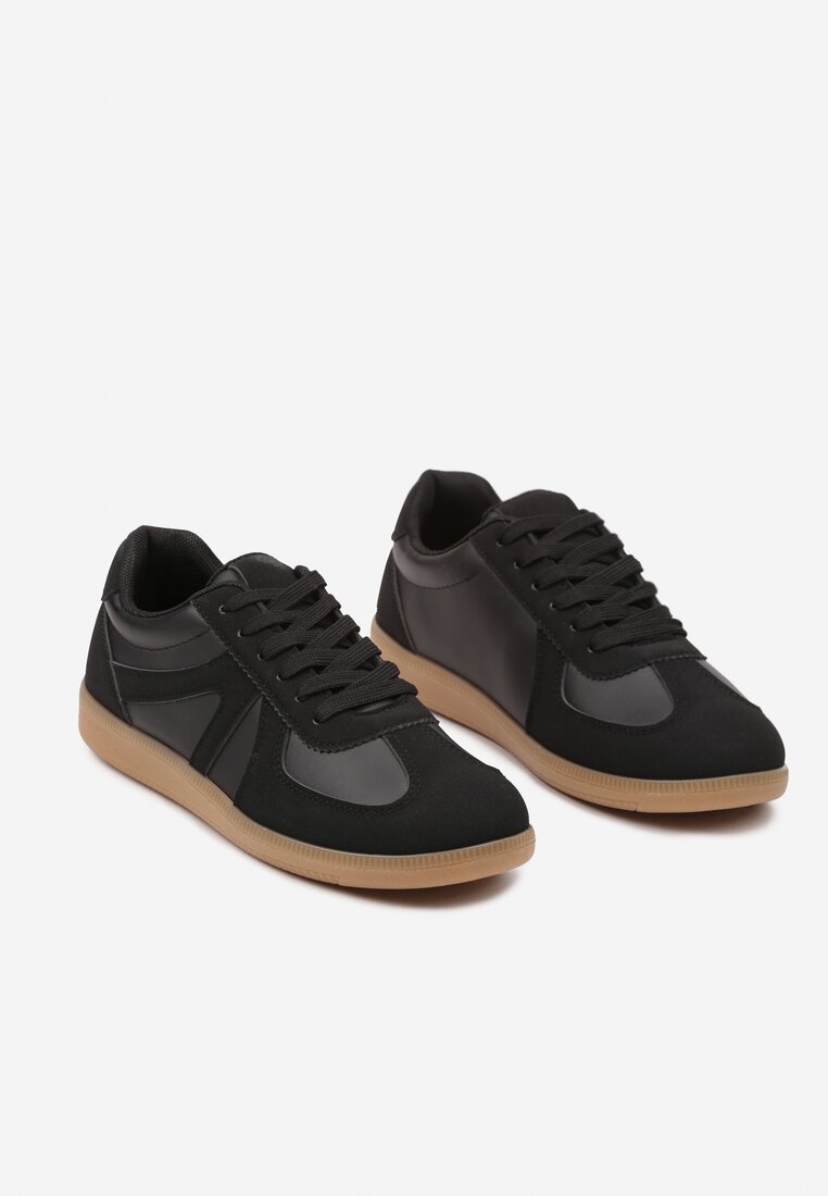 Czarne Sneakersy na Płaskiej Podeszwie Ozdobione Paskami Mivoria