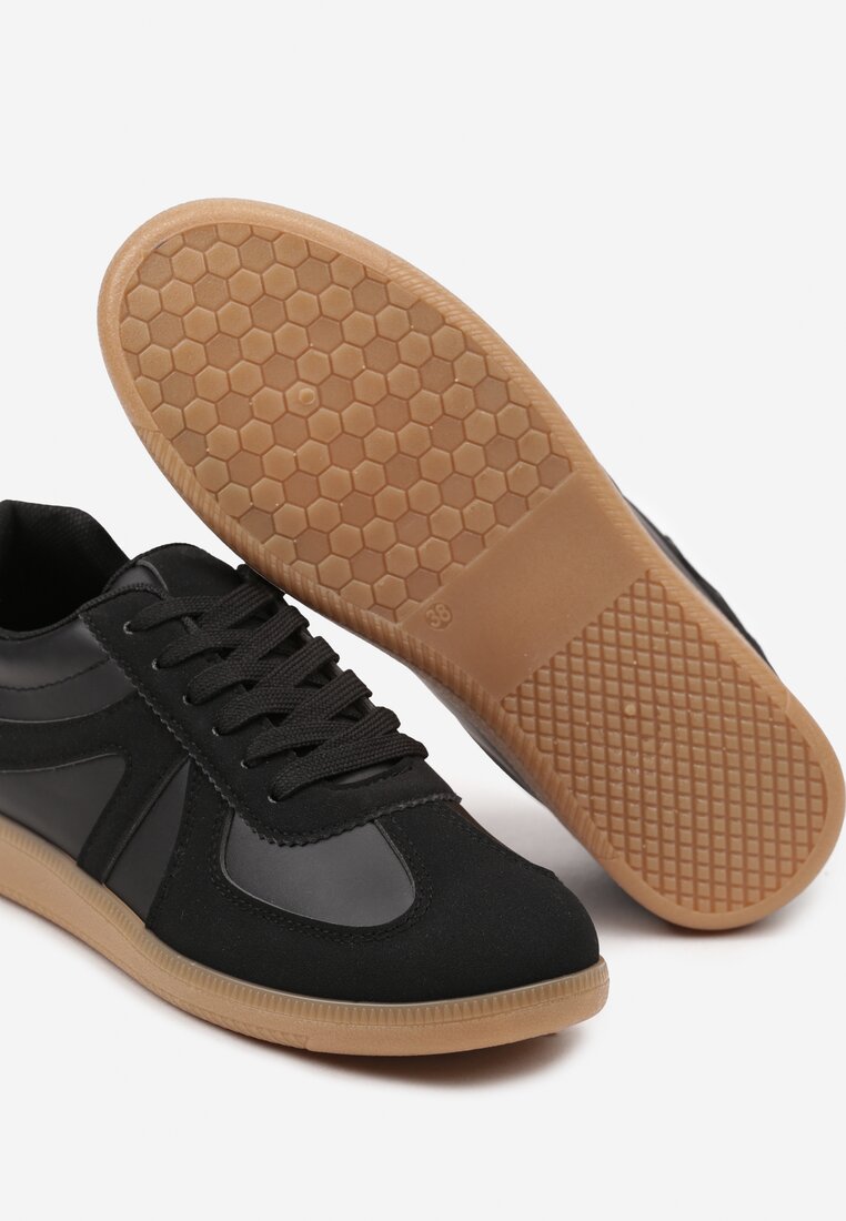 Czarne Sneakersy na Płaskiej Podeszwie Ozdobione Paskami Mivoria