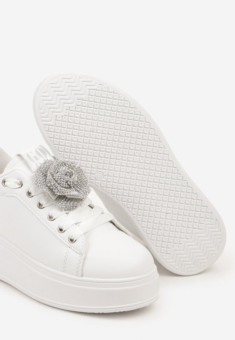 Biało-Srebrne Sneakersy na Platformie z Aplikacją Kwiatu 3D z Cyrkoniami Navilda