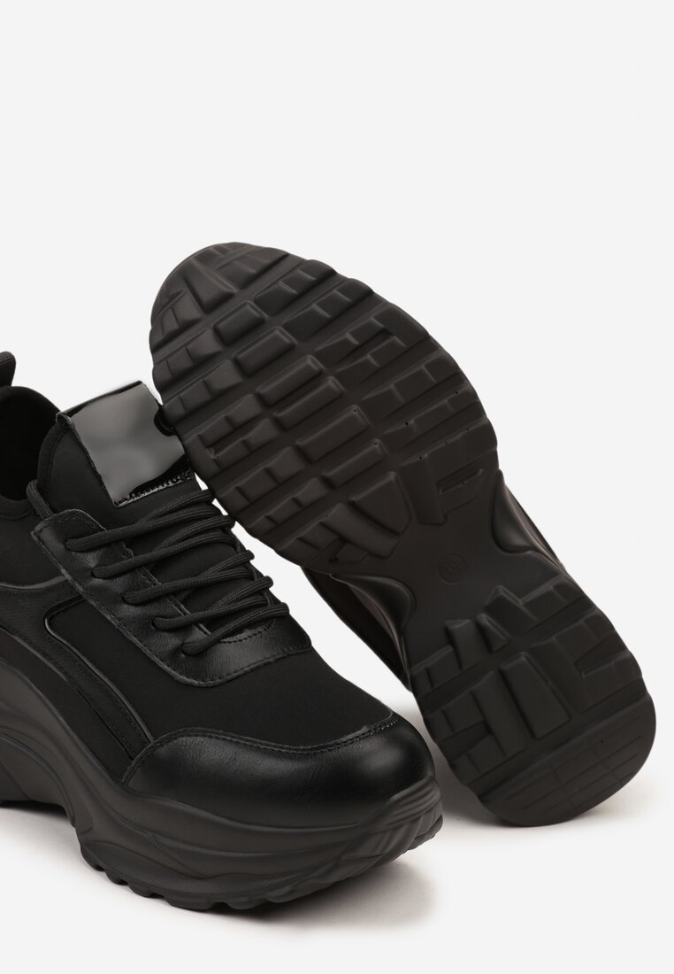 Czarne Sneakersy na Koturnie Ozdobione Metalicznym Wykończeniem Vliraya