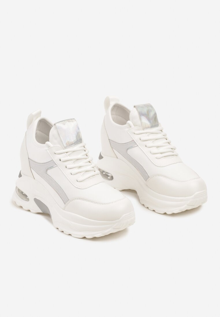 Biało-Srebrne Sneakersy na Koturnie Ozdobione Metalicznym Wykończeniem Vliraya