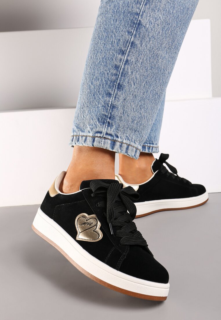 Czarne Sneakersy z Naszywką w Kształcie Serc Usitala