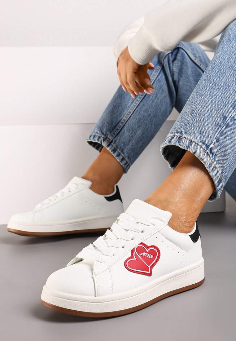 Białe Sneakersy z Naszywką w Kształcie Serc Usitala
