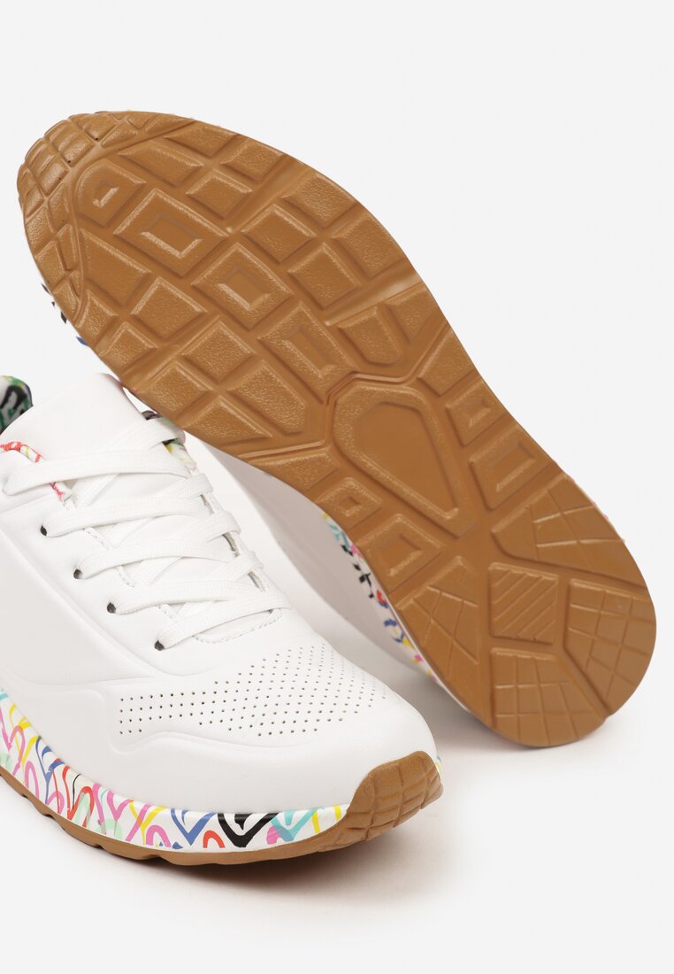 Białe Sneakersy na Płaskiej Podeszwie z Geometrycznym Motywem Naviline