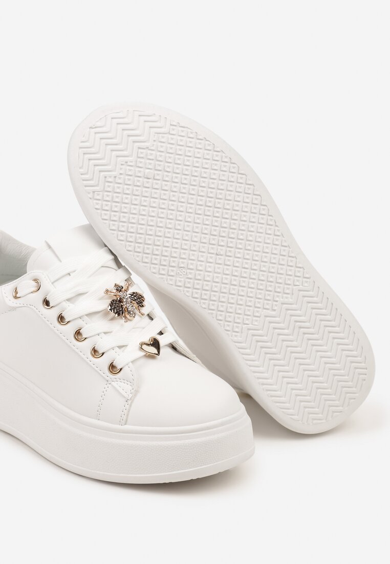 Biało-Złote Sneakersy na Platformie Wykończone Aplikacjami 3D Milvena